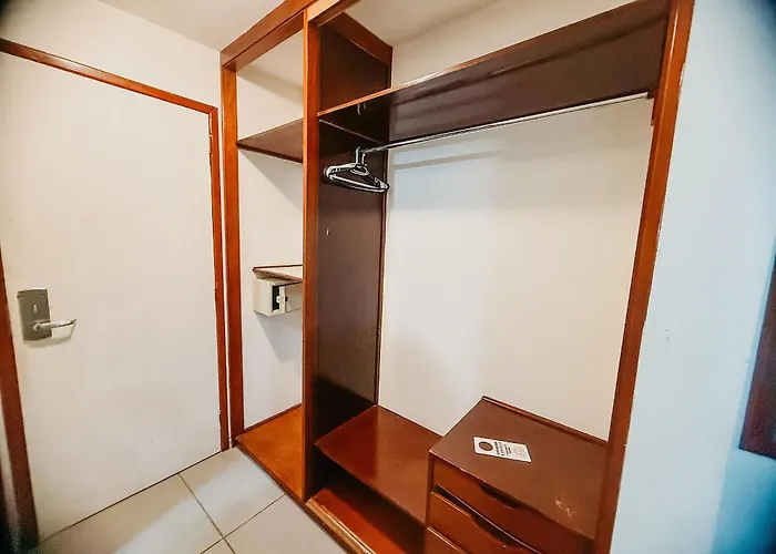 Suiite Com Ar Condicionado, Frigobar E Mesa Para Trabalho. Localizada No Hotel Porto Belo Park, Com Parque Aquatico