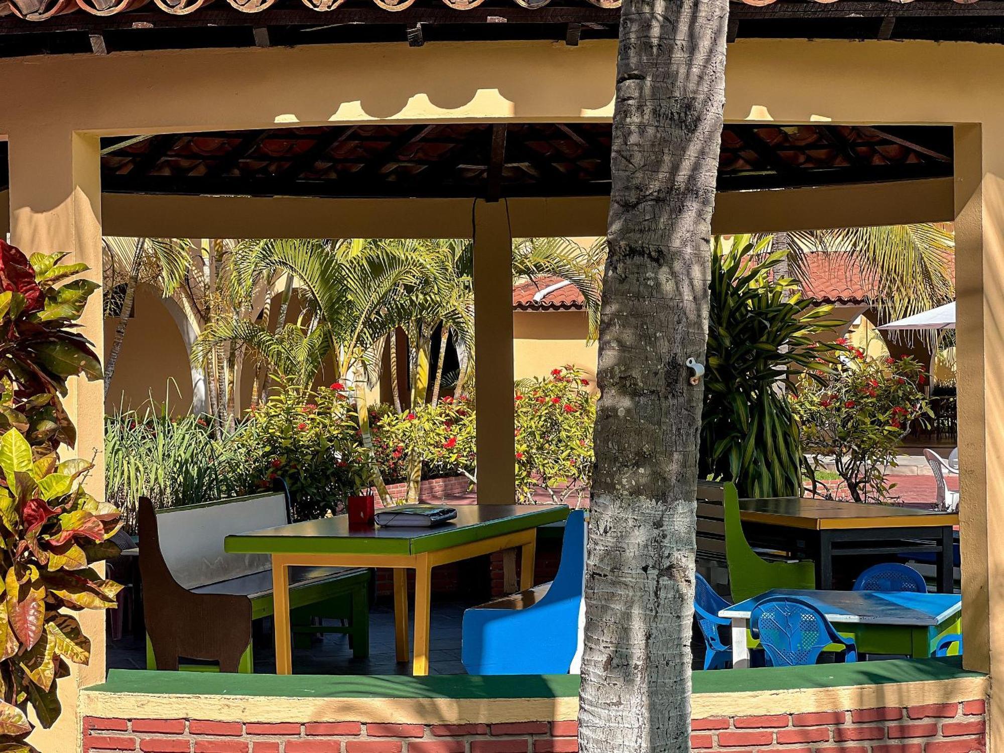 Suiite Com Ar Condicionado, Frigobar E Mesa Trabalho. Localizada No Porto Belo Park, Com Parque Aquatico